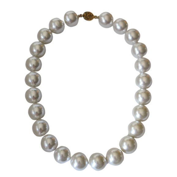 🇨🇦 Vintage oversized faux pearls necklace - Picture 2 of 12